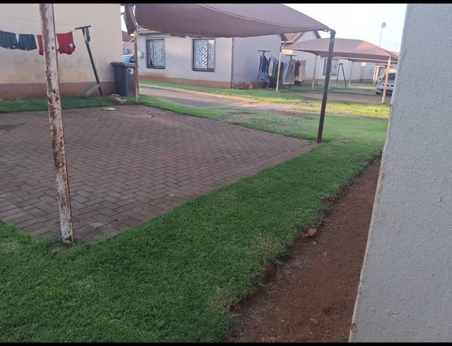 2 BEDROOM FREEHOLD FOR SALE IN CLAYVILLE